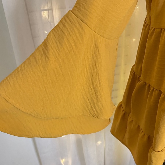 Zenana Outfitters Golden Flowy Tunic - Picture 4 of 7